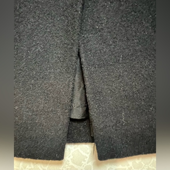 Lord & Taylor | ladies classic black wool pencil skirt. Size: 10 - Picture 4 of 9
